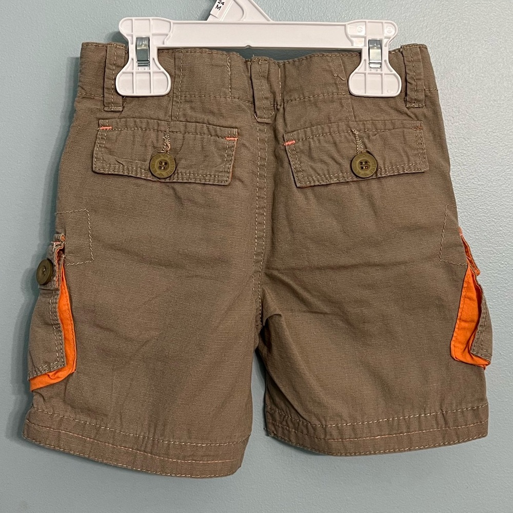Boy’s 2T Green/Orange Plaid Shirt and Khaki Shorts Outfit - Picture 9 of 13